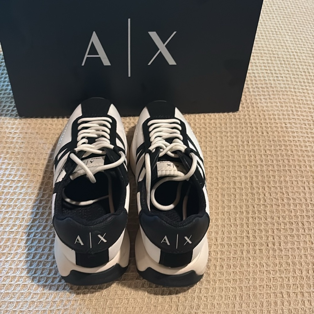 Unisex Armani Exchange Classic Sneakers - Men’s size 6 / Women’s size 8.5 - Picture 4 of 6
